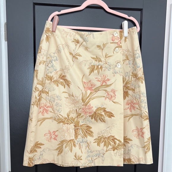 Talbots Floral Pastel Cream/Butter Yellow A-Line Skirt. Front Buttons. Size 14. - Picture 1 of 10